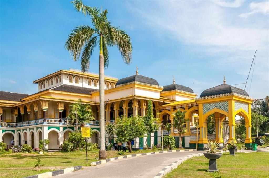 Oyo 619 Naufal Guest House Syariah 메단 외부 사진