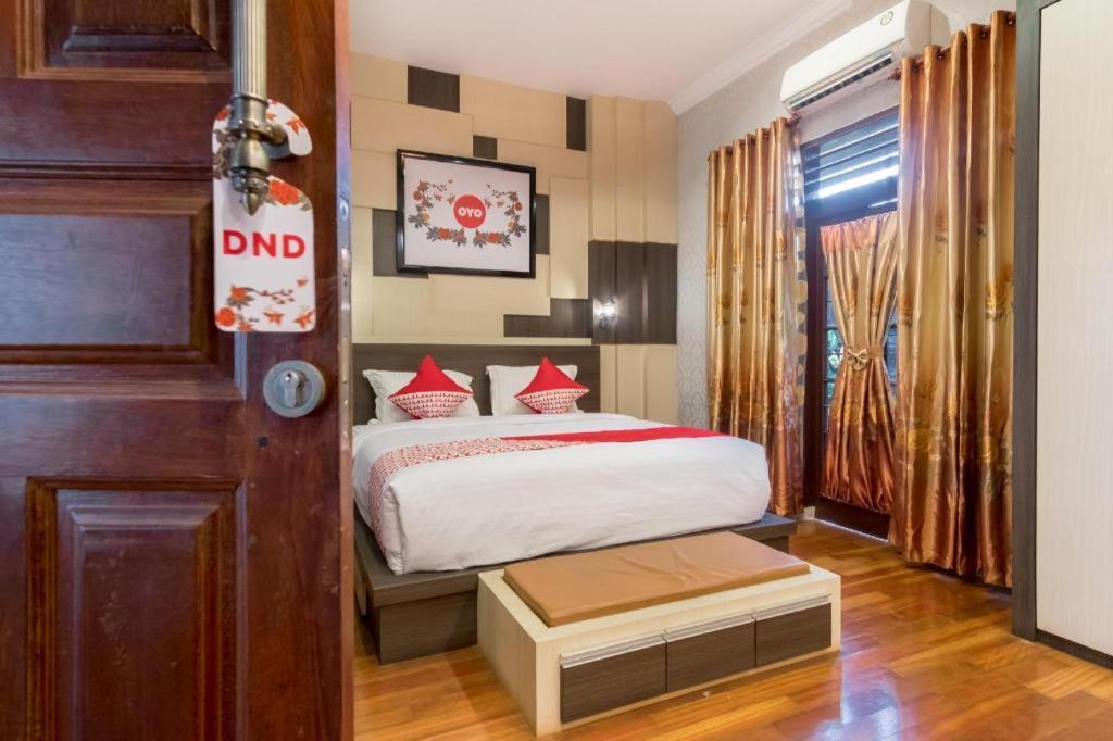 Oyo 619 Naufal Guest House Syariah 메단 외부 사진