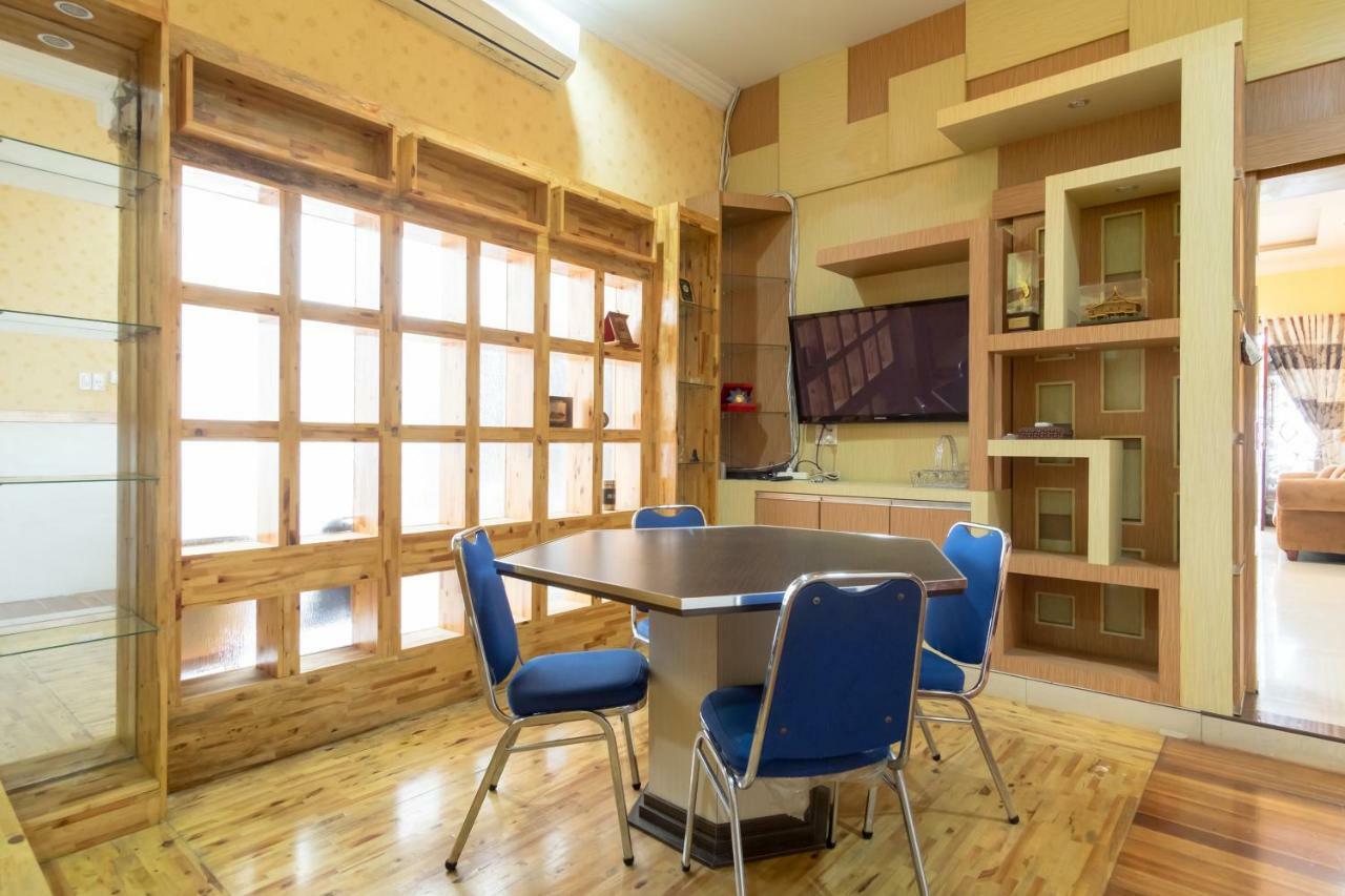 Oyo 619 Naufal Guest House Syariah 메단 외부 사진